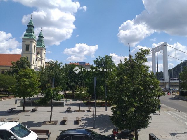 Kiadó iroda, Budapesten, V. kerületben, Március 15. téren
