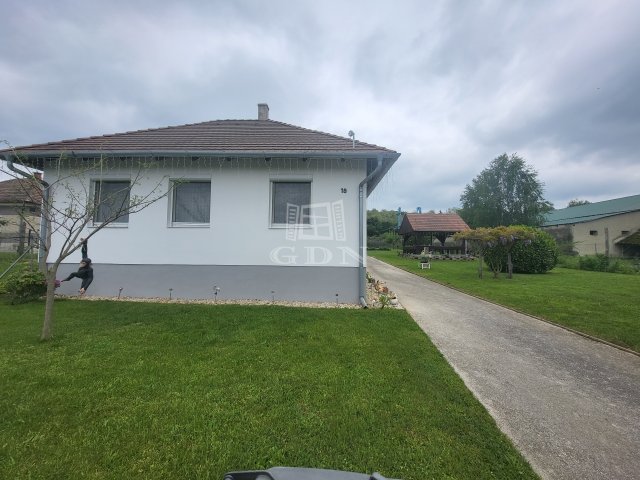 Eladó családi ház, Kámon 79.5 M Ft, 5 szobás