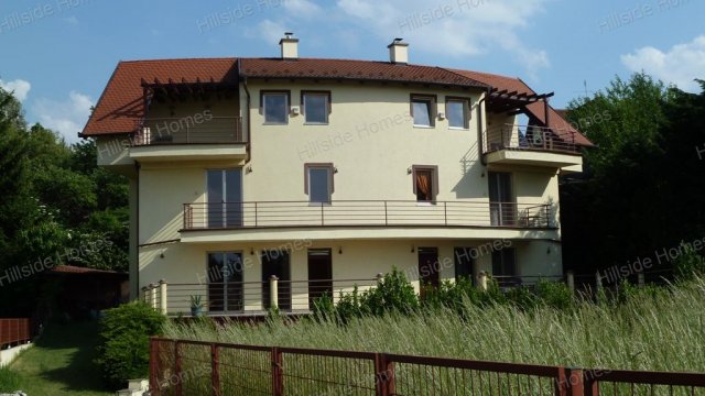 Eladó családi ház, Budapesten, III. kerületben 340 M Ft