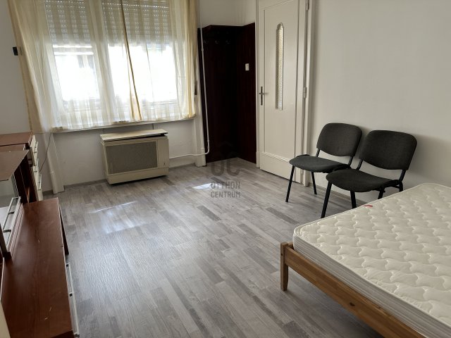 Kiadó téglalakás, albérlet, Szolnokon 100 E Ft / hó, 1 szobás
