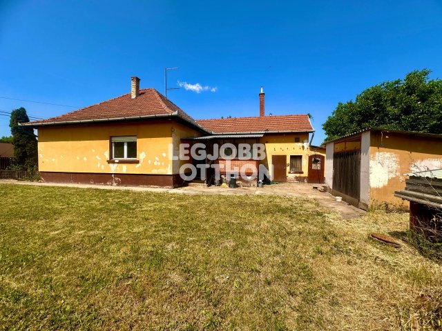 Eladó családi ház, Cegléden 45.5 M Ft, 3 szobás