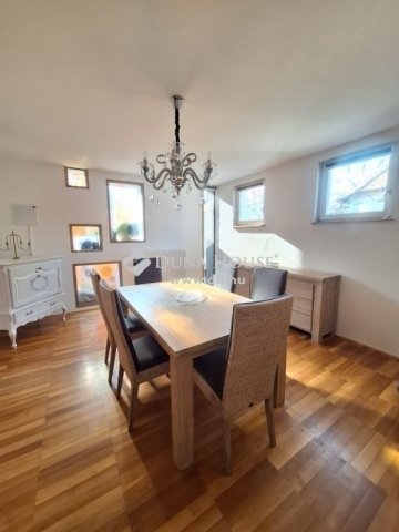Eladó családi ház, Pécsett 135 M Ft, 4 szobás