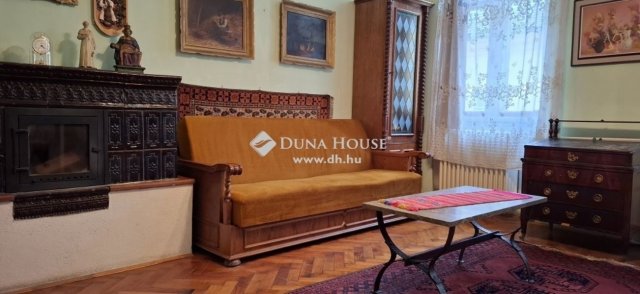 Eladó családi ház, Pécsett 75 M Ft, 3 szobás
