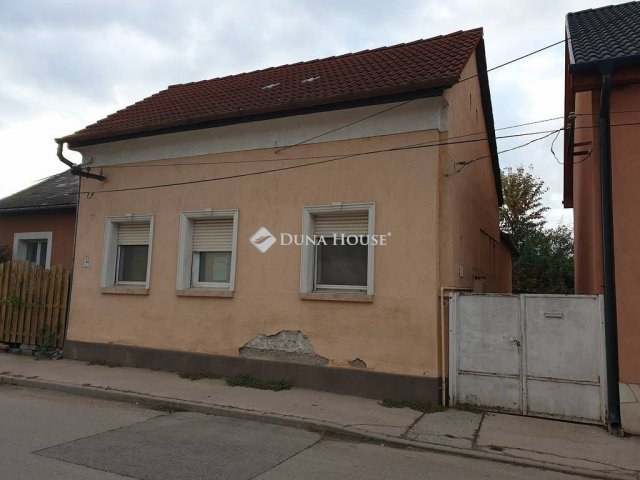 Eladó családi ház, Székesfehérvárott 39.99 M Ft, 2 szobás