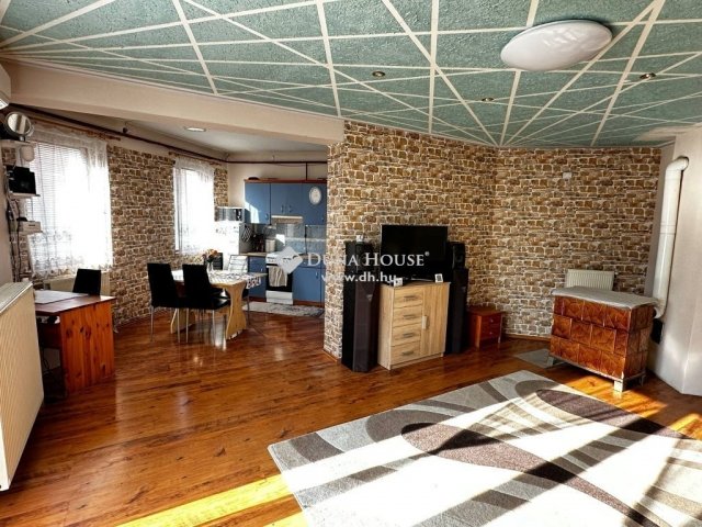 Eladó családi ház, Pécsett 85 M Ft, 4 szobás