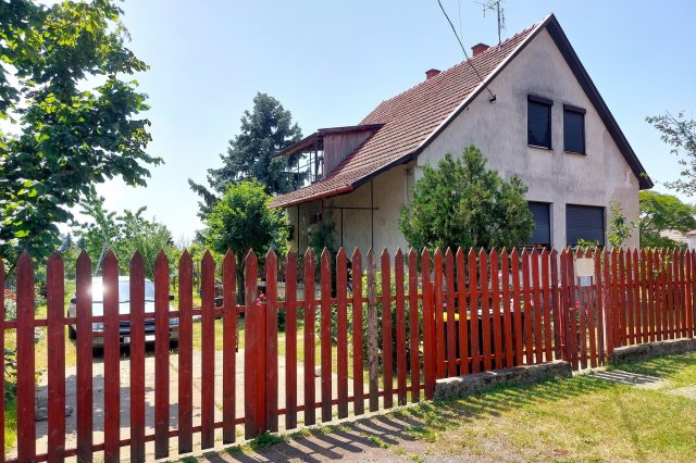 Eladó családi ház, Szolnokon 52.8 M Ft, 1+3 szobás