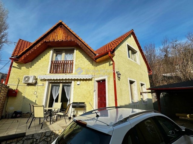 Eladó családi ház, Pécsett 85 M Ft, 4 szobás