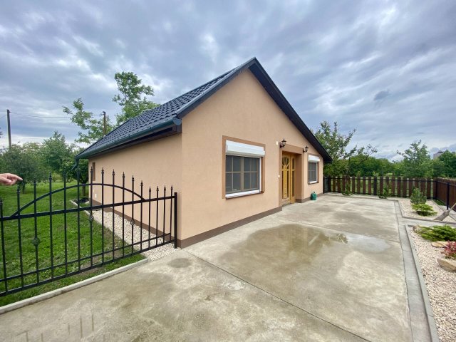 Eladó családi ház, Gyulán 21.9 M Ft, 2 szobás