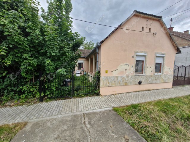 Eladó családi ház, Dombóváron 24.9 M Ft, 3+1 szobás