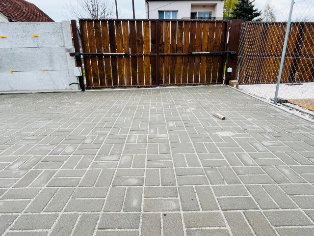Eladó ikerház, Bényén 69 M Ft, 4 szobás / költözzbe.hu