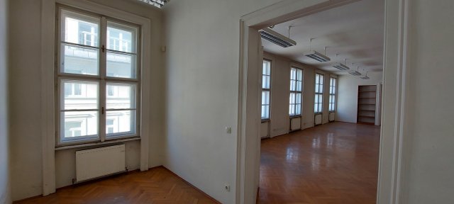 Eladó téglalakás, Budapesten, V. kerületben, Steindl Imre utcában