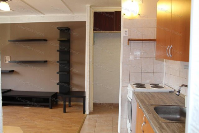 Kiadó panellakás, albérlet, Szolnokon 120 E Ft / hó, 1+1 szobás