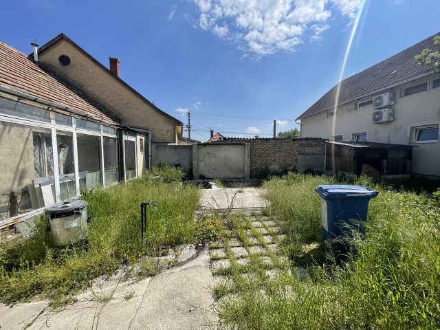 Eladó családi ház, Veszprémben 47.9 M Ft, 2 szobás