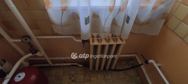 Eladó panellakás, Salgótarjánban 19.8 M Ft, 2+1 szobás