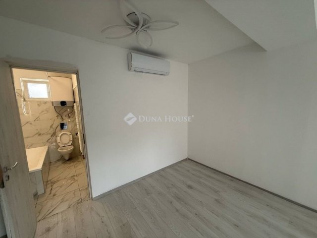 Eladó családi ház, Vecsésen 29.5 M Ft, 1 szobás