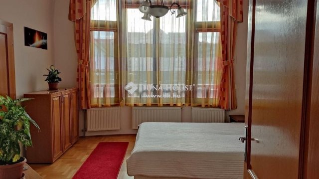 Eladó családi ház, Esztergomban 219 M Ft, 4 szobás