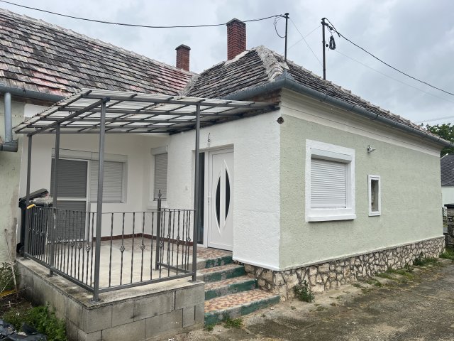 Eladó családi ház, Tápszentmiklóson 52.9 M Ft, 3 szobás