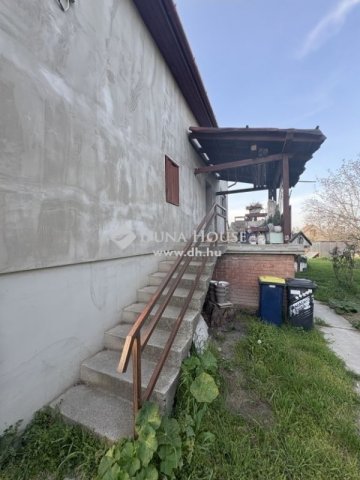 Eladó családi ház, Tápiószecsőn 65.9 M Ft, 3 szobás