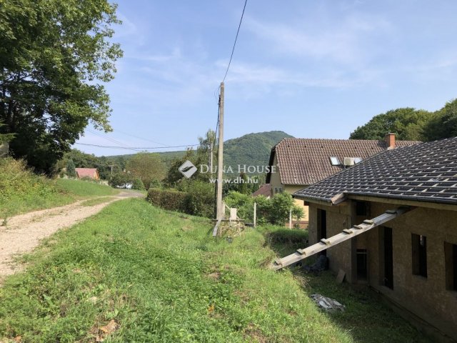 Eladó családi ház, Szendehelyen 139.5 M Ft, 8 szobás