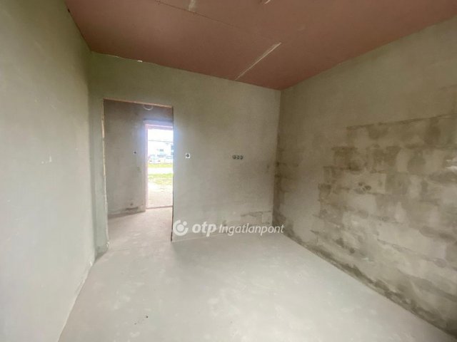 Eladó családi ház, Jászberényben 53.99 M Ft, 1+2 szobás