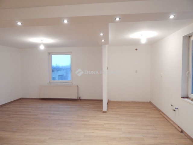 Eladó családi ház, Simontornyán 22.5 M Ft, 4 szobás