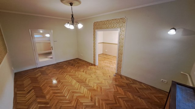 Kiadó téglalakás, albérlet, Kecskeméten, Kossuth téren