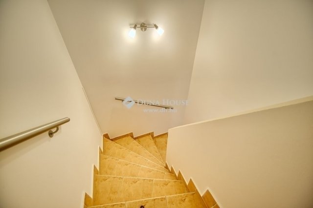 Eladó téglalakás, Budapesten, XVIII. kerületben 90 M Ft