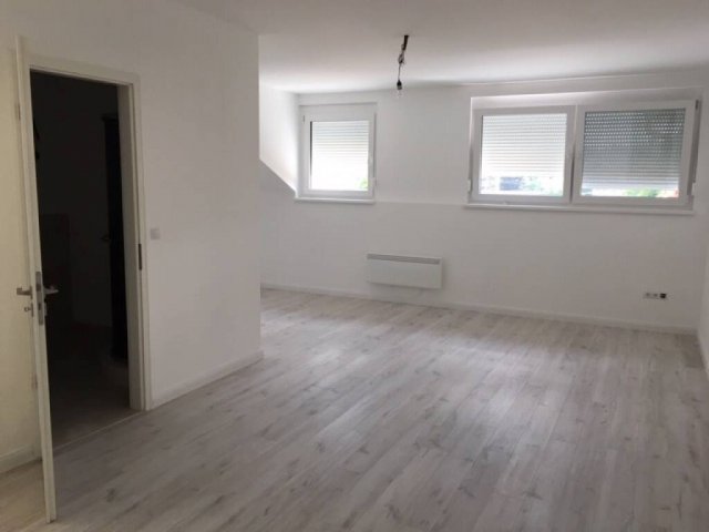 Eladó családi ház, Sopronban 289 M Ft, 19 szobás