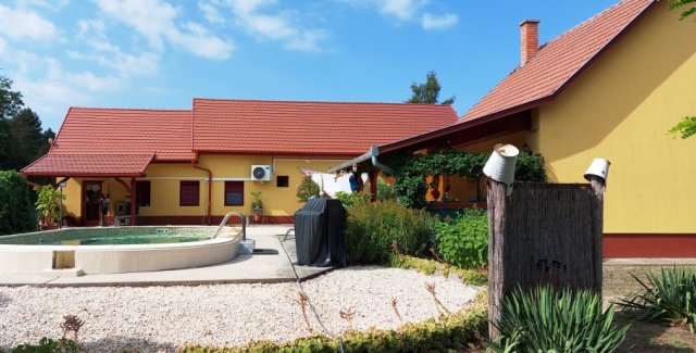 Eladó családi ház, Csemőn 110 M Ft, 5 szobás