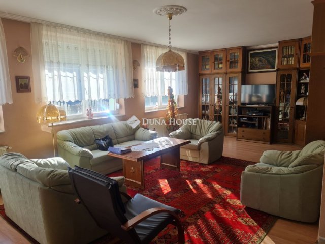 Eladó családi ház, Siófokon 99 M Ft, 11 szobás