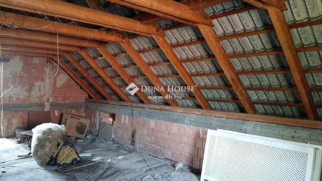 Eladó családi ház, Esztergomban 89.9 M Ft, 3 szobás