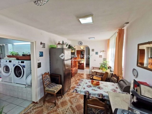 Eladó családi ház, Cegléden 49.9 M Ft, 4 szobás