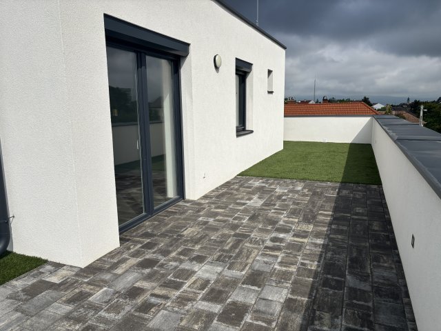 Eladó téglalakás, Veszprémben 115 M Ft, 2 szobás