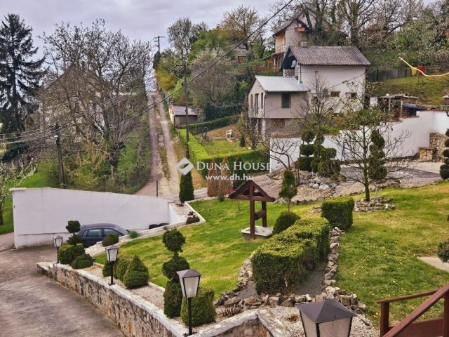 Eladó családi ház, Báron 89 M Ft, 9 szobás