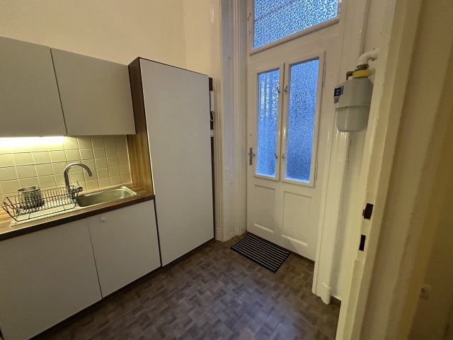Kiadó téglalakás, albérlet, VI. kerületben, Lázár utcában