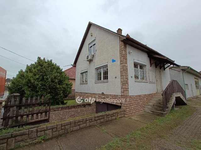 Eladó családi ház, Dunaharasztin 75 M Ft, 2+1 szobás