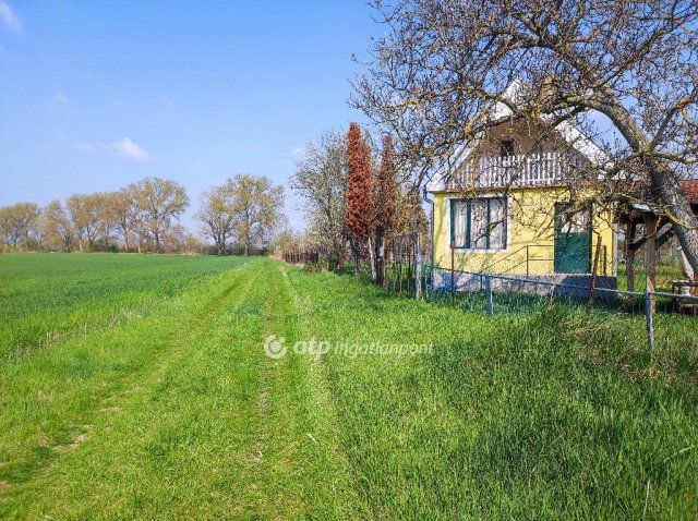 Eladó telek Győr