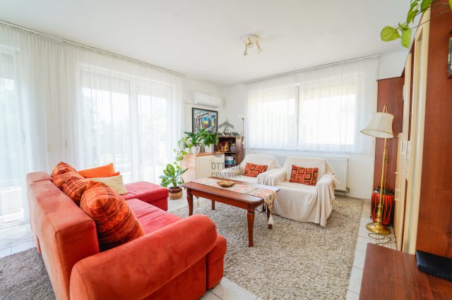 Eladó téglalakás, Debrecenben 90 M Ft, 4 szobás