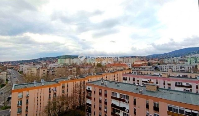 Eladó panellakás, Pécsett 44.7 M Ft, 2 szobás