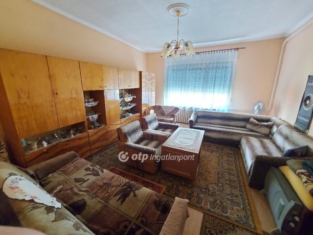 Eladó családi ház, Parasznyán 28.5 M Ft, 2+1 szobás