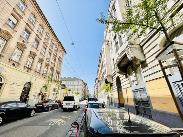 Eladó téglalakás, Budapesten, VII. kerületben, Dembinszky utcában