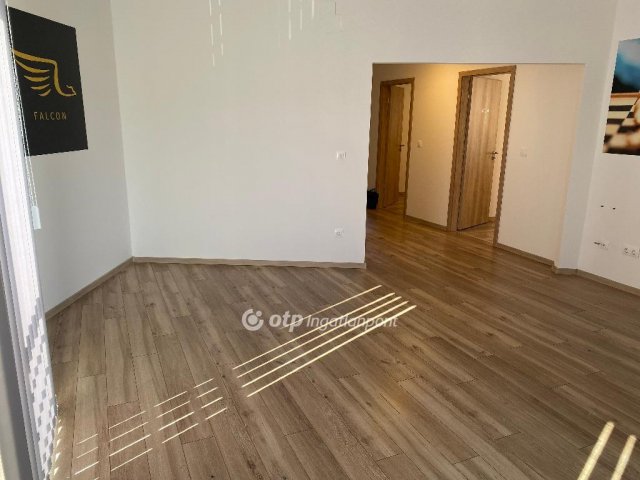 Eladó téglalakás, Egerben 75 M Ft, 1+3 szobás