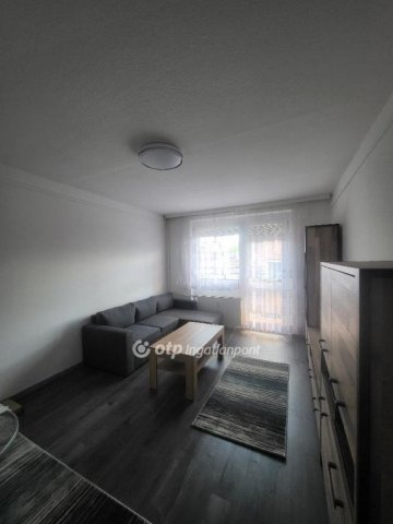 Eladó panellakás, Egerben 45 M Ft, 2+1 szobás