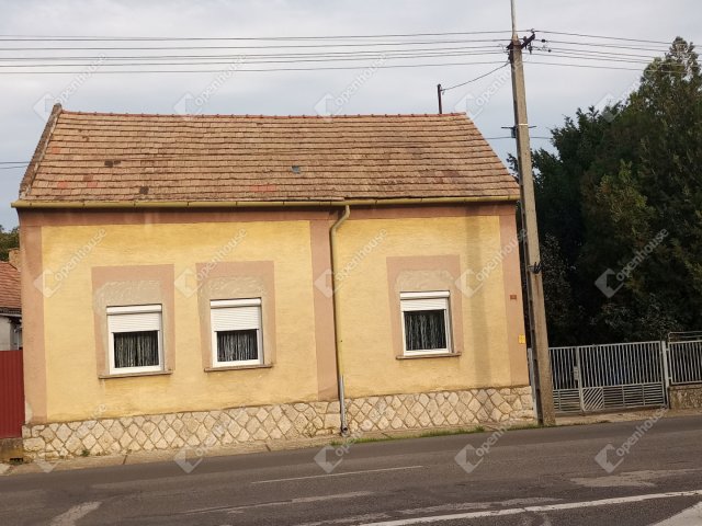 Eladó családi ház, Dombóváron 27.5 M Ft, 3 szobás