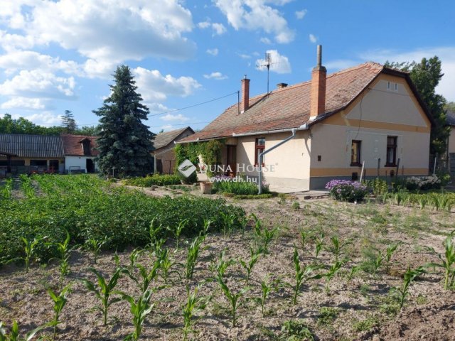 Eladó családi ház, Izsákon 26.9 M Ft, 2 szobás