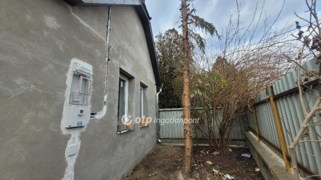 Eladó családi ház, Jászberényben 43.5 M Ft, 2 szobás