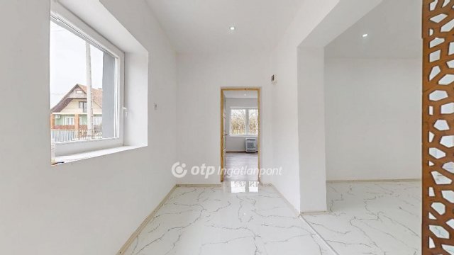 Eladó családi ház, Komorón 20.2 M Ft, 2 szobás