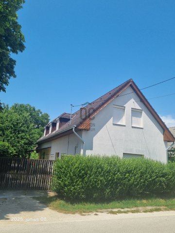 Eladó családi ház, Balatonkenesén 97 M Ft, 4 szobás