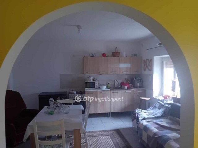 Eladó családi ház, Farmoson 39.8 M Ft, 3 szobás