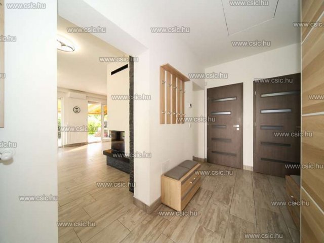 Eladó családi ház, Solymáron 195 M Ft, 4 szobás